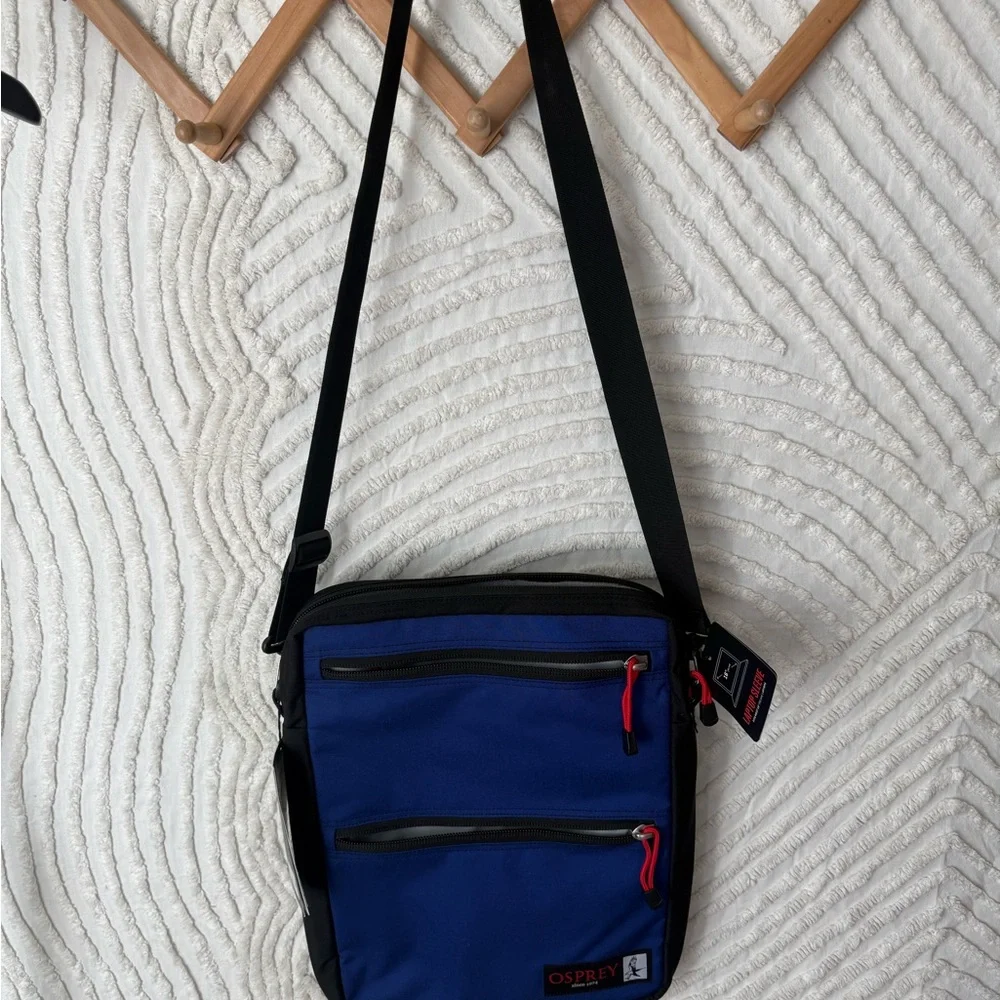 OSPREY Men’s Royal Blue Messenger Sling with Red Accents